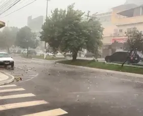 Imagem ilustrativa da imagem Chuva de granizo e ventania atinge cidade no Sul do ES; veja vídeo