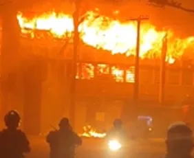 Imagem ilustrativa da imagem Confira as imagens do incêndio que atingiu prédio da UFPE