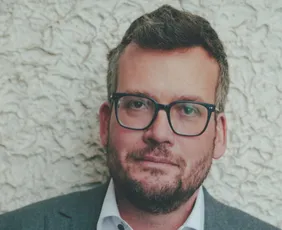 Imagem ilustrativa da imagem Escritor best-seller volta à ficção com história em Hollywood