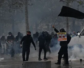 Imagem ilustrativa da imagem Paris registra incêndios, saques e mais de 200 detidos em protestos