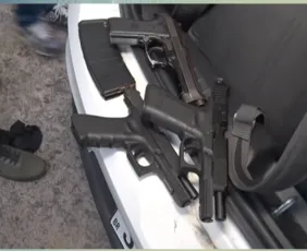 Imagem ilustrativa da imagem Quadrilha que roubava carros de luxo no Recife é presa com fuzil e pistolas