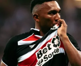Imagem ilustrativa da imagem Santa Cruz vence Botafogo-PB e larga na frente na Série C