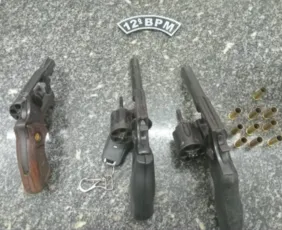 Imagem ilustrativa da imagem Troca de tiros e perseguição no Recife termina com 4 presos e armas apreendidas