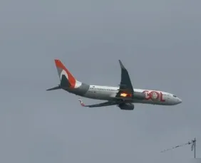 Imagem ilustrativa da imagem VÍDEO: Voo da Gol faz pouso de emergência no Recife após fogo em turbina