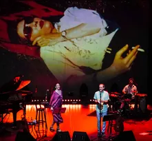 Imagem ilustrativa da imagem Clarice Clarão: show de Beatriz Azevedo e Moreno Veloso no Recife