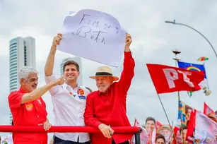 Imagem ilustrativa da imagem "Eu vou acabar com as bets", reafirma Lula durante caminhada no Recife