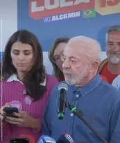 Imagem ilustrativa da imagem Lula promete abrir sigilos e desafia Flávio Bolsonaro no TSE