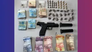 Imagem ilustrativa da imagem Mulher de 42 anos é detida com arma, drogas e mais de R$ 31 mil em Lajedo