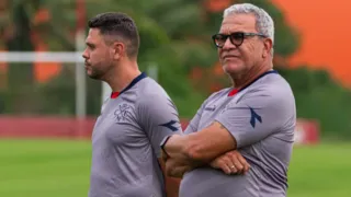 Imagem ilustrativa da imagem Náutico demite Hélio e Guilherme dos Anjos do comando técnico
