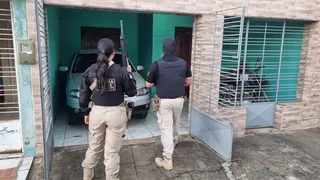 Imagem ilustrativa da imagem PCPE realiza operação contra servidores da Câmara de Limoeiro por desvio de verbas