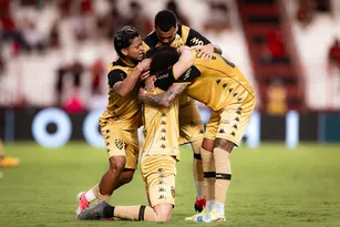 Imagem ilustrativa da imagem Sport supera expulsão e arranca empate contra o Atlético-GO em Goiânia