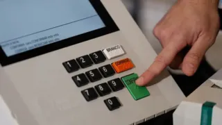 Imagem ilustrativa da imagem TRE-PE substitui 40 urnas e mantém votação estável em PE