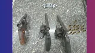 Imagem ilustrativa da imagem Troca de tiros e perseguição no Recife termina com 4 presos e armas apreendidas