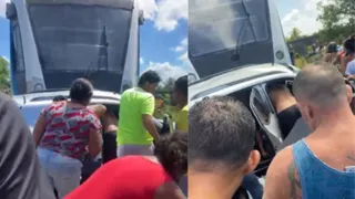 Imagem ilustrativa da imagem VLT atinge carro de passeio em Jaboatão; motorista morre e passageira fica ferida