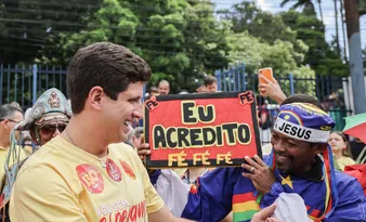 Imagem ilustrativa da imagem João Campos vota no Recife e fala em "compromisso com o futuro de Pernambuco"