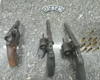 Imagem ilustrativa da imagem Troca de tiros e perseguição no Recife termina com 4 presos e armas apreendidas