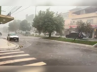 Imagem ilustrativa da imagem Chuva de granizo e ventania atinge cidade no Sul do ES; veja vídeo