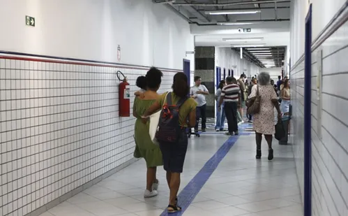 
          Imagem ilustrativa da imagem 110 urnas apresentam problemas; votação do segundo turno segue normal
          
