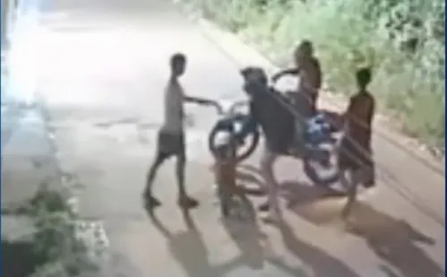 
          Imagem ilustrativa da imagem Adolescente é agredido e tem bike elétrica roubada por criminosos em Cariacica
          