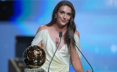 
          Imagem ilustrativa da imagem Alexia Putellas vence a Bola de Ouro pela terceira vez; Lorena é top 30
          