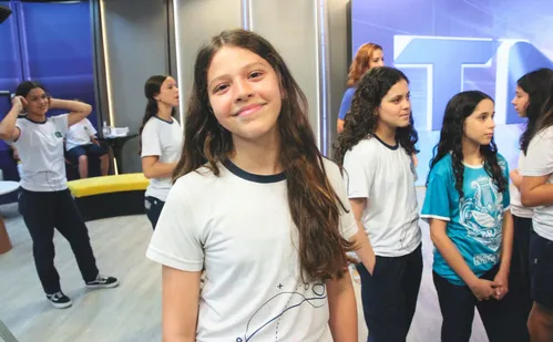 
          Imagem ilustrativa da imagem Alunos conhecem bastidores da TV, do jornal, do site e do rádio
          