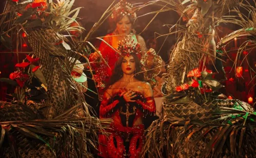 
          Imagem ilustrativa da imagem Anitta é coroada rainha de bateria da Grande Rio; veja como foi
          