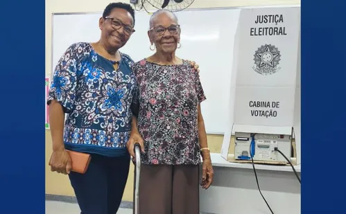
          Imagem ilustrativa da imagem Aos 99 anos, eleitora vai às urnas acompanhada da filha em Vila Velha
          