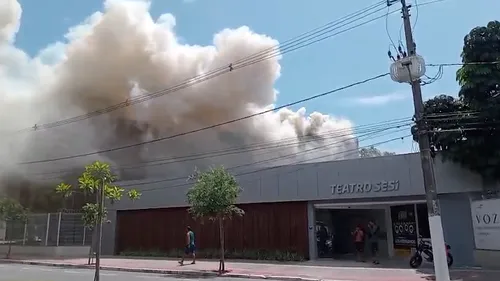 
          Imagem ilustrativa da imagem Após incêndio, Sesi suspende as aulas e retorna terça-feira
          