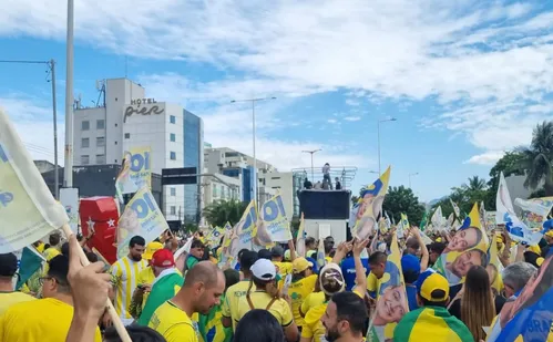 
          Imagem ilustrativa da imagem Ato de Flávio Bolsonaro interdita Avenida Dante Michelini em Vitória
          