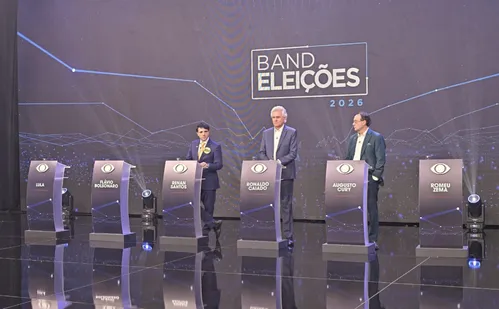 
          Imagem ilustrativa da imagem Band confirma debate com Lula e manterá púlpito de Flávio Bolsonaro vazio
          