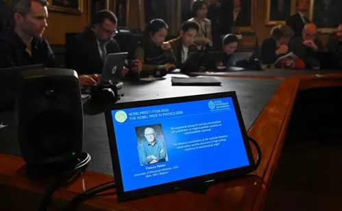 
          Imagem ilustrativa da imagem Belga que descobriu menor partícula do universo recebe Nobel da Física
          