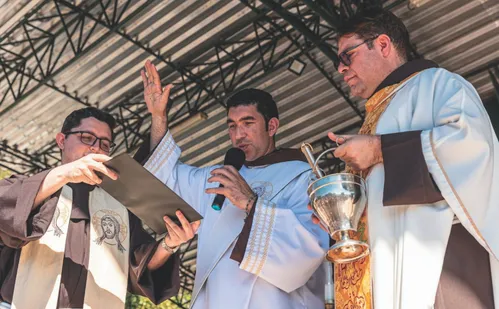 
          Imagem ilustrativa da imagem Bênçãos especiais para médicos e professores no Convento
          