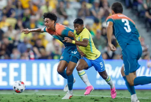 
          Imagem ilustrativa da imagem Brasil enfrenta Austrália em busca da primeira vitória
          