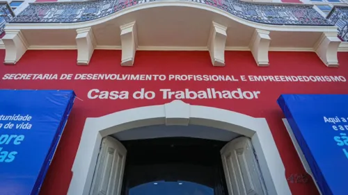 
          Imagem ilustrativa da imagem Busca por emprego? Pernambuco abre mais de 900 vagas com salários de até R$ 4 mil
          
