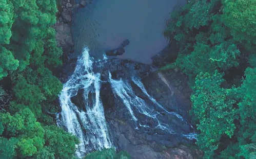 
          Imagem ilustrativa da imagem Cachoeiras e mirante fazem sucesso nas montanhas de Guarapari
          