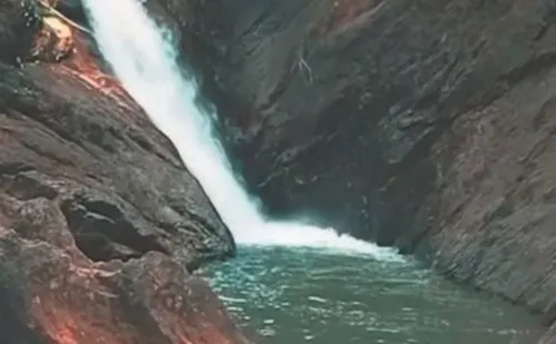 
          Imagem ilustrativa da imagem Cachoeiras e mirante fazem sucesso nas montanhas de Guarapari
          