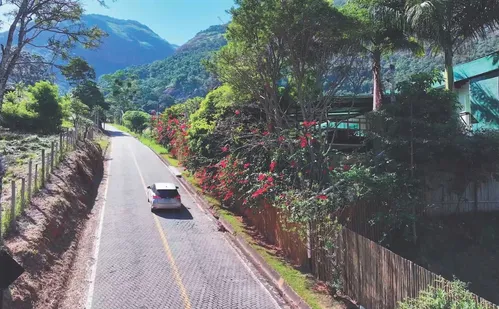 
          Imagem ilustrativa da imagem Cachoeiras e mirante fazem sucesso nas montanhas de Guarapari
          