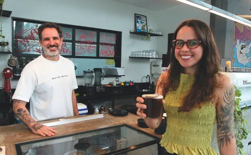 
          Imagem ilustrativa da imagem Café gelado vira “febre” e aquece a economia do ES
          
