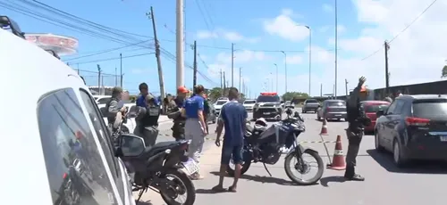 
          Imagem ilustrativa da imagem Casal morre atropelado por carro após batida entre motos em Paulista
          