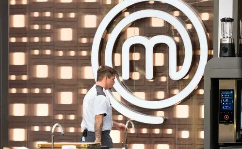 
          Imagem ilustrativa da imagem Chef capixaba é o primeiro eliminado do MasterChef Profissionais
          