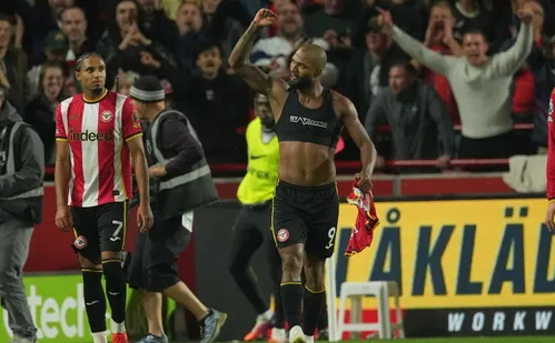 
          Imagem ilustrativa da imagem Chelsea dá vexame, leva gol de Igor Thiago e é humilhado pelo Brentford
          
