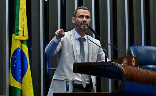 
          Imagem ilustrativa da imagem Cleitinho (Republicanos) é eleito governador de Minas Gerais
          