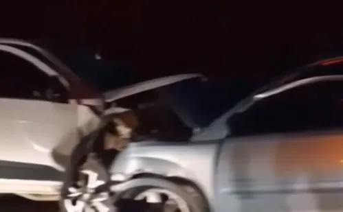 
          Imagem ilustrativa da imagem Colisão frontal entre dois carros deixa três mortos e três feridos em São Mateus
          