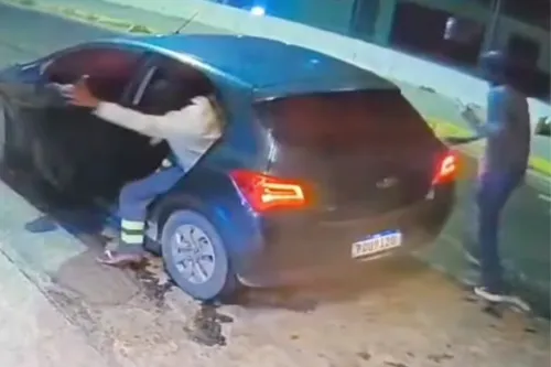 
          Imagem ilustrativa da imagem Comerciante é morto a tiros dentro da própria mercearia em Paulista
          