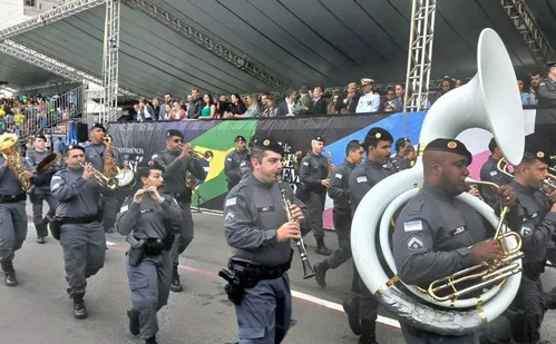 
          Imagem ilustrativa da imagem Desfile cívico-militar marca Dia da Independência em Vitória
          