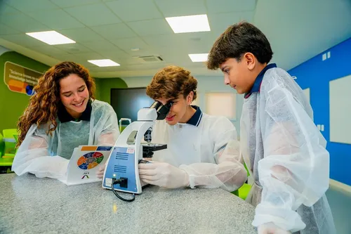 
          Imagem ilustrativa da imagem EAV oferece programas educacionais da infância ao ensino médio
          