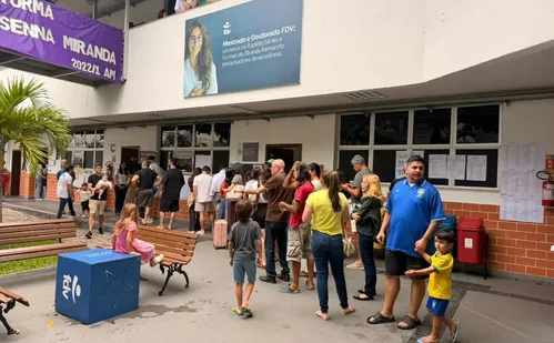 
          Imagem ilustrativa da imagem Eleitor capixaba enfrenta filas em zonas eleitorais neste domingo
          