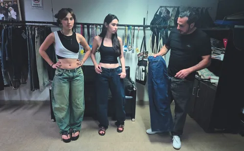 
          Imagem ilustrativa da imagem Empresa do ES lança jeans com lavagem Industrial “sem água”
          