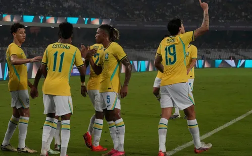 
          Imagem ilustrativa da imagem Estêvão volta a marcar pela seleção em goleada com ritmo de treino contra a Índia
          