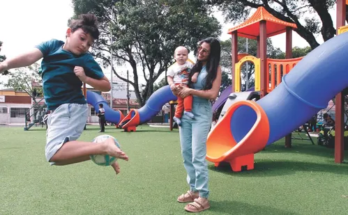 
          Imagem ilustrativa da imagem Família deve criar opções longe das telas para evitar isolamento de adolescentes
          